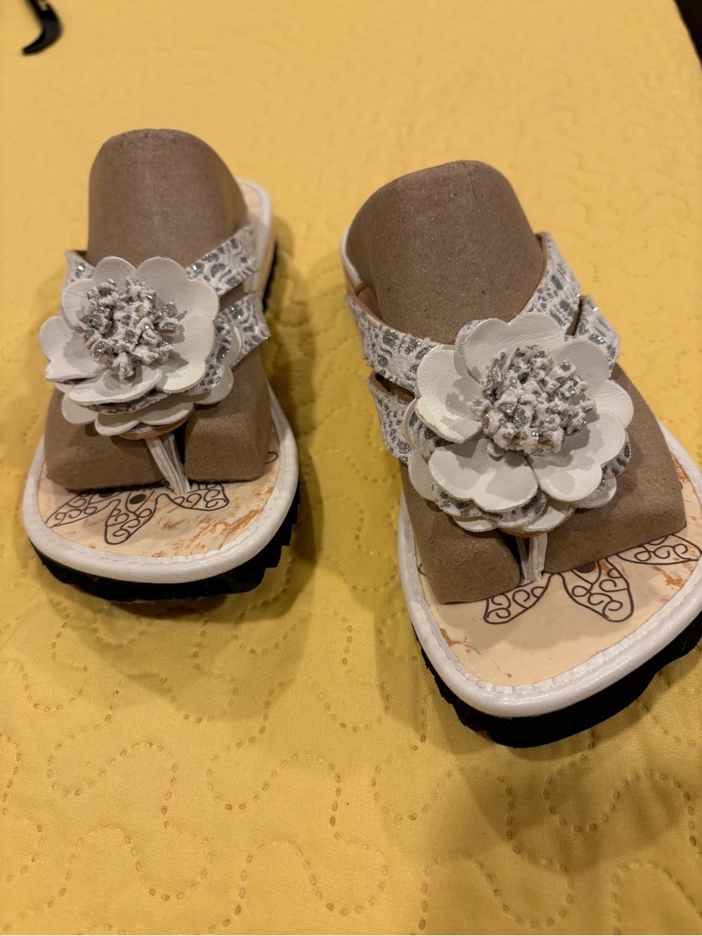 Girls Beige Floral Toe-Post Sandals